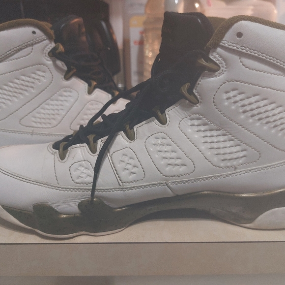 Jordan IX Statue Size 12